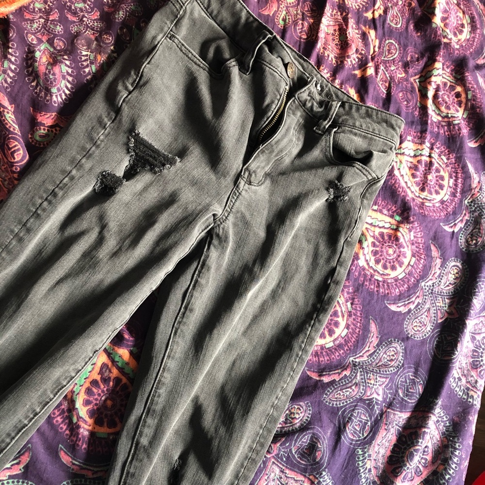 AMERICAN EAGLE HIGH WAISTED JEANS